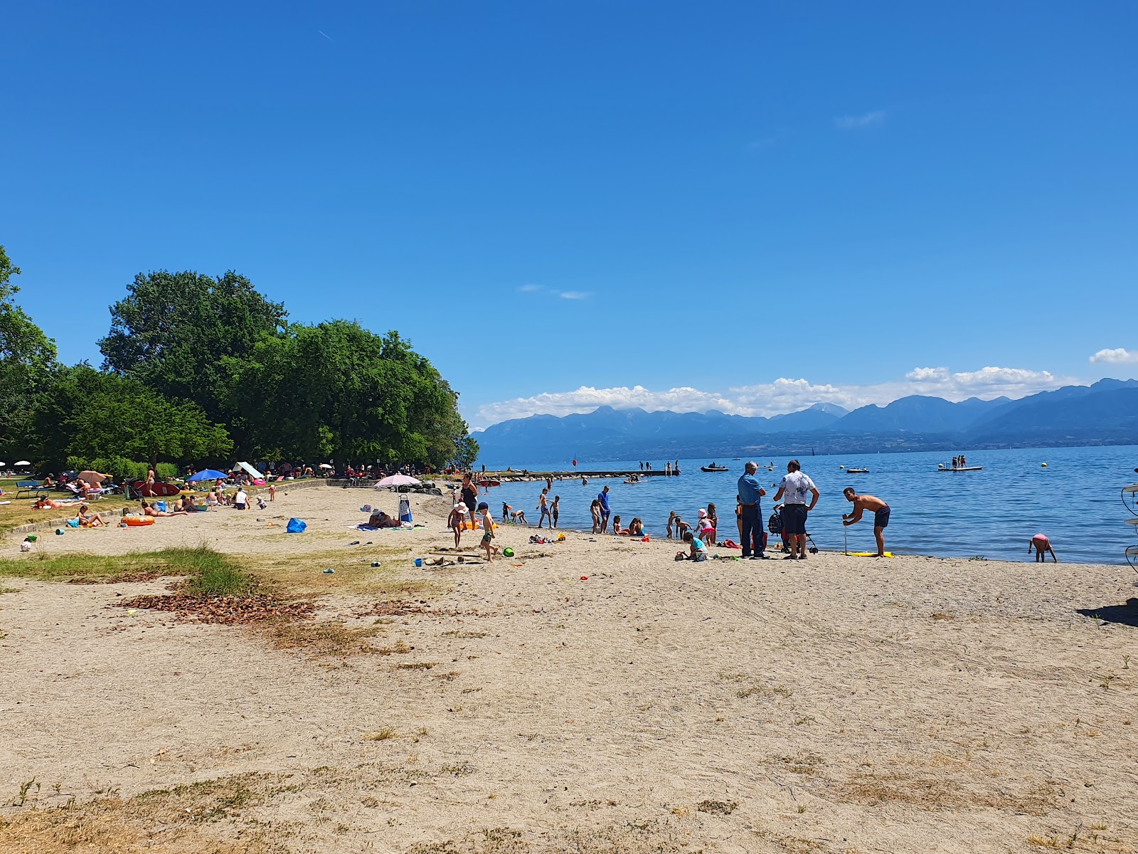 Fotografija Plage de Rolle z ravna obala