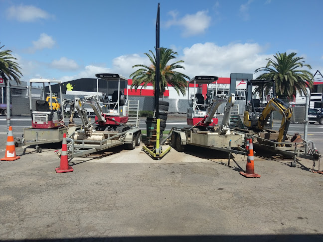 DIY HIRE Digger Hire Pukekohe Ph 0800-DIY-HIRE - Other