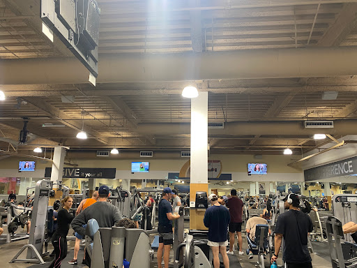 24 Hour Fitness image