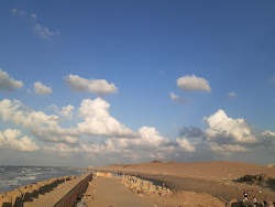 Foto von Burj Al Burullus Beach und die siedlung