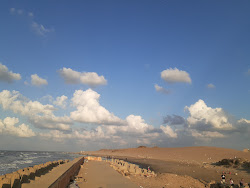 Foto von Burj Al Burullus Beach - beliebter Ort unter Entspannungskennern