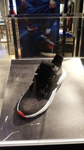 Shoe Store «Adidas Originals», reviews and photos, 8009 Melrose Ave, Los Angeles, CA 90046, USA