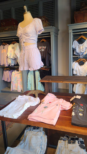 Clothing Store «Hollister Co.», reviews and photos, 15900 La Cantera Pkwy #7770, San Antonio, TX 78256, USA