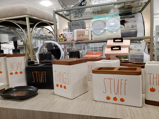 Department Store «T.J. Maxx & HomeGoods», reviews and photos, 221 N West End Blvd, Quakertown, PA 18951, USA