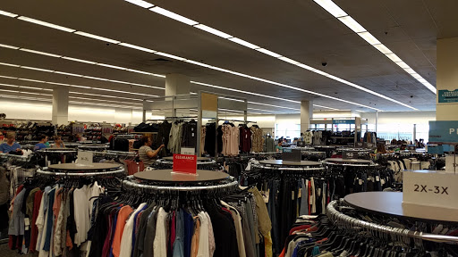 Department Store «Nordstrom Rack The Shops at Oak Brook Place», reviews and photos, 2155 22nd St, Oak Brook, IL 60523, USA