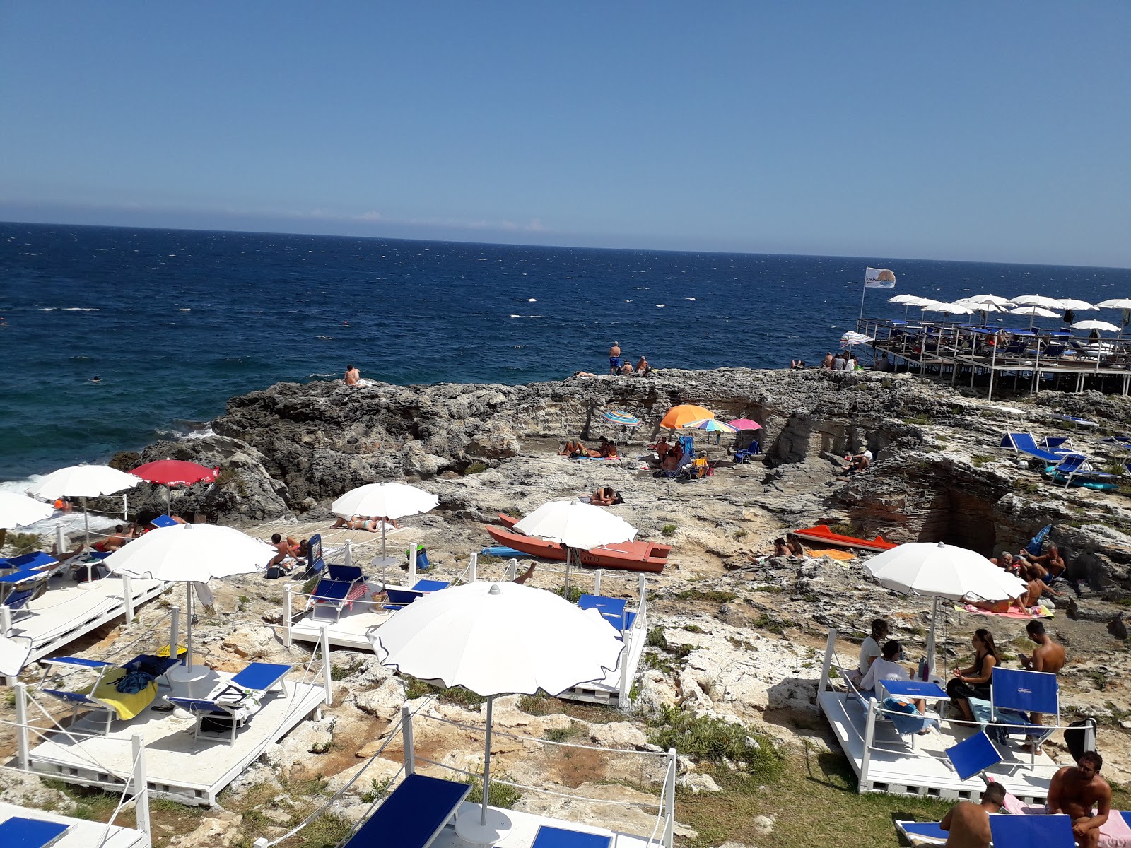 Foto von Spiaggia Il Fiume mit betonierte fläche Oberfläche