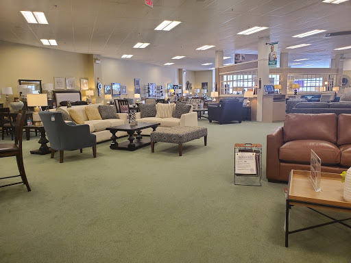 Furniture Store «Raymour & Flanigan Furniture and Mattress Store», reviews and photos, 14 Candlewood Lake Rd, Brookfield, CT 06804, USA