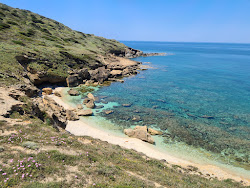 Cala Unia Beach'in fotoğrafı düz bir kıyı şeridi ile birlikte