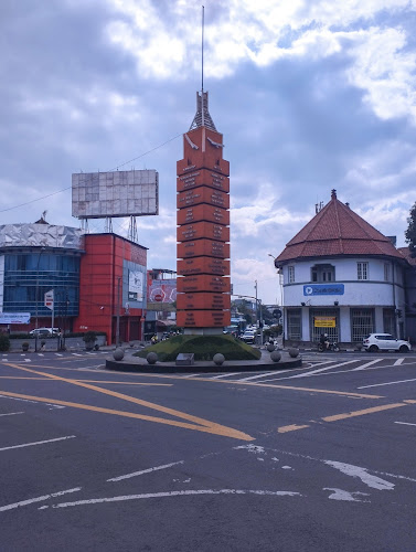 Tugu Simpang Lima