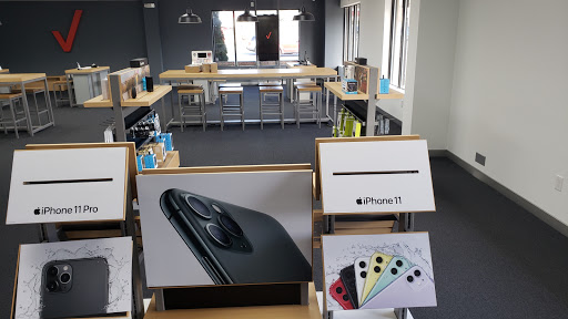 Cell Phone Store «Verizon Authorized Retailer, TCC», reviews and photos, 127 Berlin Rd, Cromwell, CT 06416, USA