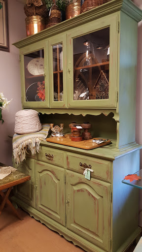 Furniture Store «3 Vintage Chicks», reviews and photos, 13012 N Cave Creek Rd, Phoenix, AZ 85022, USA