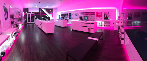 Cell Phone Store «T-Mobile», reviews and photos, 81 S Pine Ave, Long Beach, CA 90802, USA
