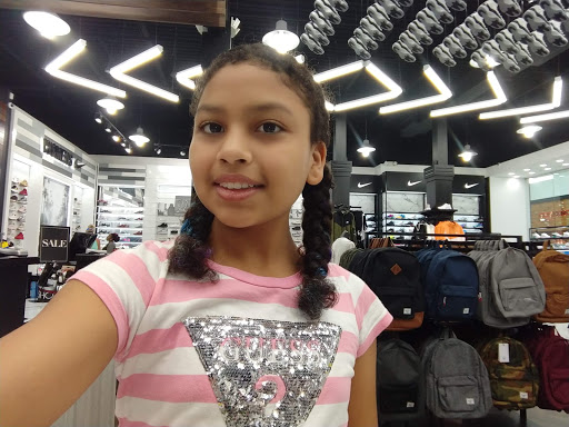 Clothing Store «GUESS», reviews and photos, 401 Biscayne Blvd, Miami, FL 33132, USA