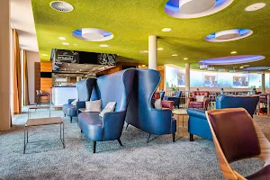 Hotelrestaurant im Hilton Garden Inn Stuttgart NeckarPark image