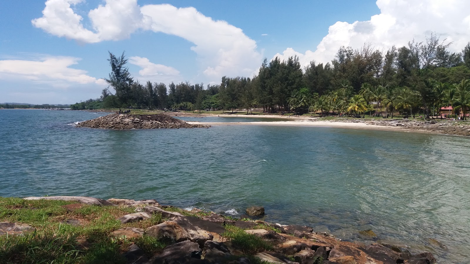 Photo de Tanjung Batu Bintulu Beach avec un niveau de propreté de très propre