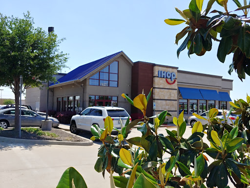 Shopping Mall «Shops at Vineyard Village», reviews and photos, 2800 Texas 121 Business, Euless, TX 76039, USA