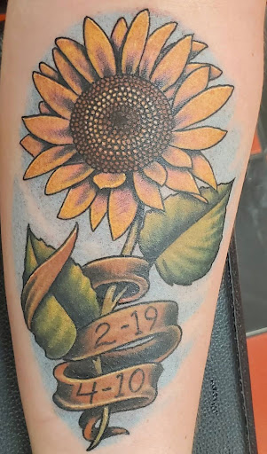 Tattoo and Piercing Shop «Lunchbox Tattoo & Body Piercing», reviews and photos, 3604 N Chapel Hill Rd, Johnsburg, IL 60050, USA