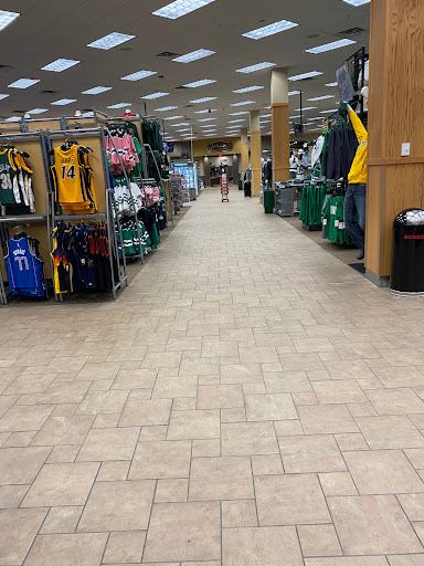 Sporting Goods Store «SCHEELS», reviews and photos, 2800 S Columbia Rd, Grand Forks, ND 58201, USA