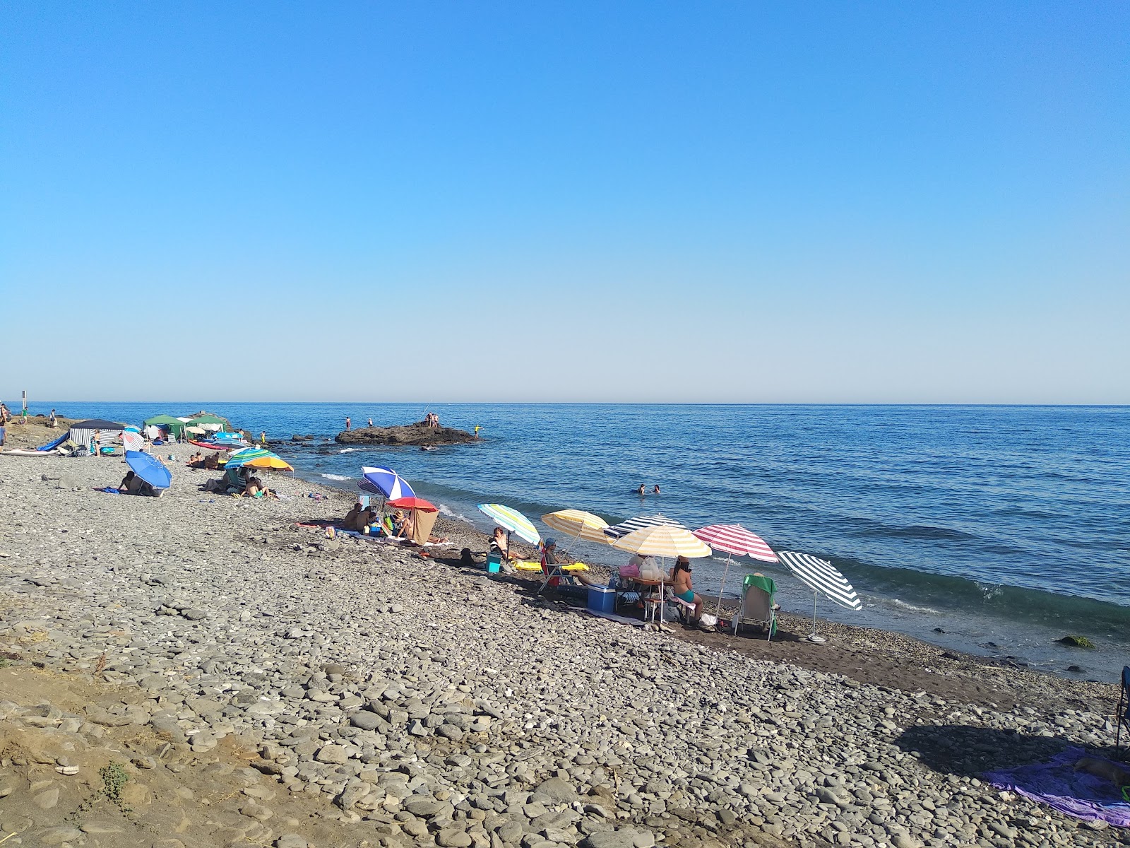 Φωτογραφία του Playa Barranco de Enmedio με επίπεδο καθαριότητας πολύ καθαρό