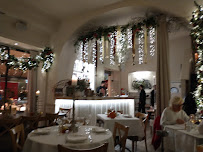 Atmosphère du Restaurant français La Petite Maison à Nice - n°13