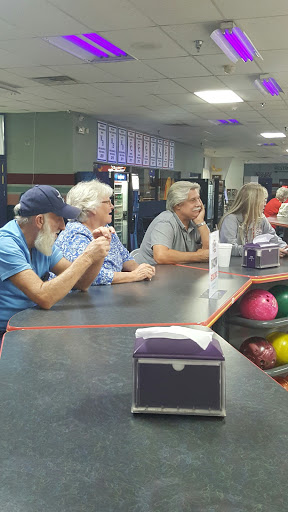 Bowling Supply Shop «Fiesta Lanes Bowling Center», reviews and photos, 1202 Huisache Ave, New Braunfels, TX 78130, USA