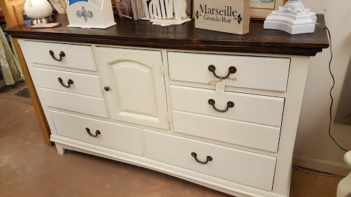 Furniture Store «3 Vintage Chicks», reviews and photos, 13012 N Cave Creek Rd, Phoenix, AZ 85022, USA