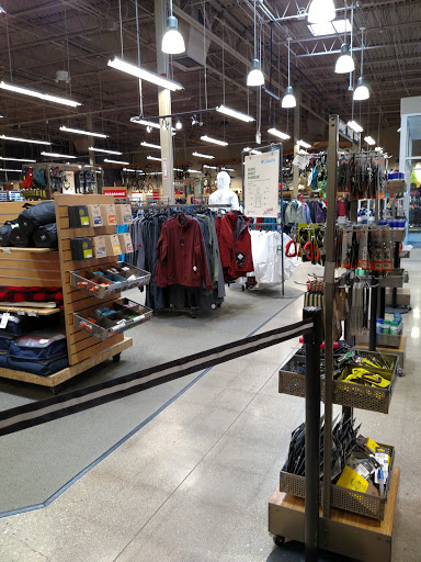 Camping Store «REI», reviews and photos, 17W160 W 22nd St, Oakbrook Terrace, IL 60181, USA