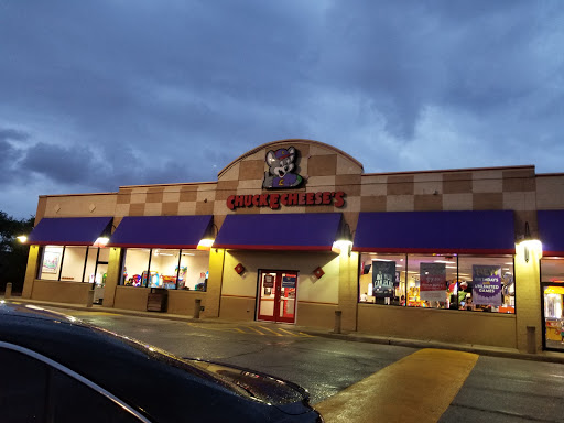 Shopping Mall «Riverpoint Center», reviews and photos, 1730 W Fullerton Ave, Chicago, IL 60614, USA