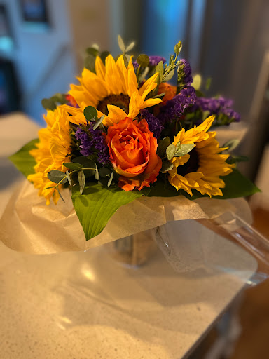 Florist «Guilford White House Florist», reviews and photos, 966 Boston Post Rd, Guilford, CT 06437, USA