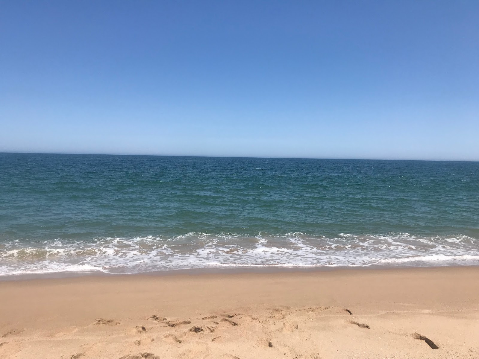 Φωτογραφία του Balneario Santa Monica Beach με καθαρό νερό επιφάνεια