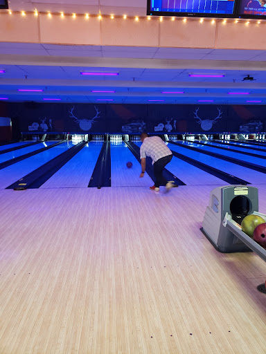 Bowling Alley «Brunswick Zone Foothill Lanes», reviews and photos, 17238 E Foothill Blvd, Fontana, CA 92335, USA