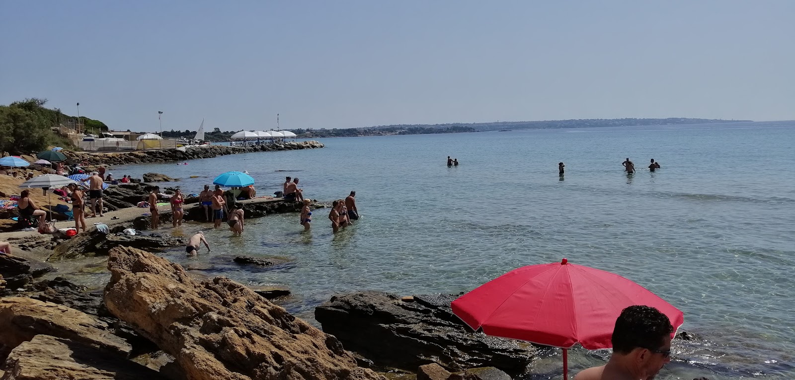 Spiaggia dell'Arenella II'in fotoğrafı turkuaz saf su yüzey ile