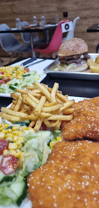 Plats et boissons du Restaurant casher HBK 17ème House Burger à Paris - n°5