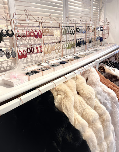 Opinii despre P’tit Papillon în Kortrijk - Kledingwinkel