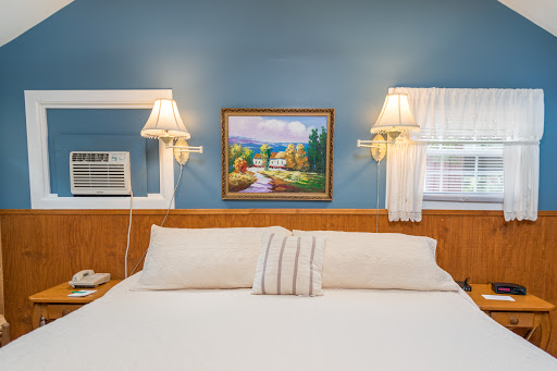 Resort «Highland Lake Inn & Resort», reviews and photos, 86 Lily Pad Ln, Flat Rock, NC 28731, USA