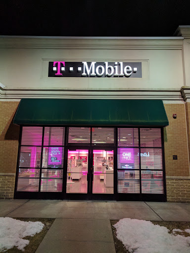 Cell Phone Store «T-Mobile», reviews and photos, 140 New Moriches Rd, Lake Grove, NY 11755, USA