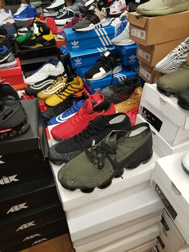 Shopping Mall «Old National Discount Mall», reviews and photos, 2660 Godby Rd, College Park, GA 30349, USA