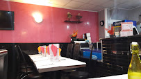 Atmosphère du Restaurant indien RESTAURANT TANDOORI HOUSE VENiSSIEUX - n°15