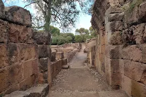 Plage les ruines Romaines image