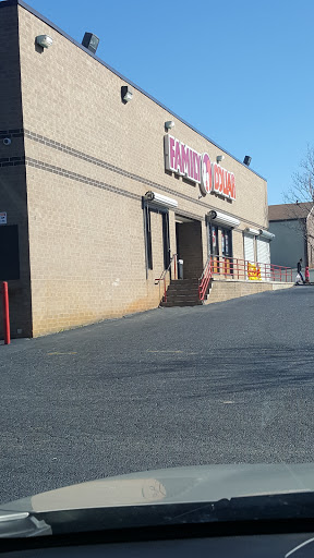 FAMILY DOLLAR, 1437 E Sugar Creek Rd, Charlotte, NC 28205, USA, 