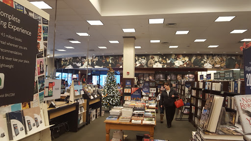 Book Store «Barnes & Noble», reviews and photos, 18025 Garden Way NE, Woodinville, WA 98072, USA