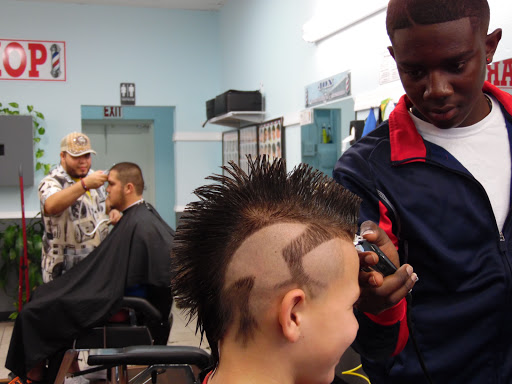 Barber Shop «U.S. CUTS BARBERSHOP INC.», reviews and photos, 426 E Derby Ave, Auburndale, FL 33823, USA