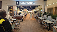 Atmosphère du Restaurant italien IT - Italian Trattoria Evry 2 à Évry-Courcouronnes - n°10