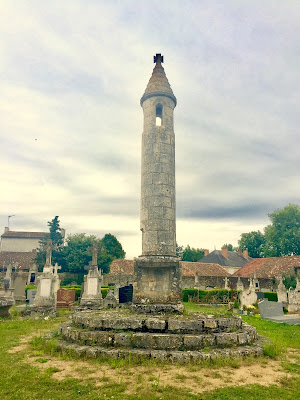 Lanterne des morts de Château-Larcher à Château-Larcher