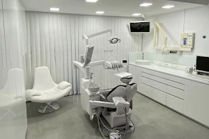 Οδοντιατρείο Στέλιος Χατζάκης - Αισθητική Επανορθωτική Οδοντιατρική, Εμφυτευματα. image