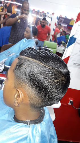 Latinos Barber Shop - Barbería