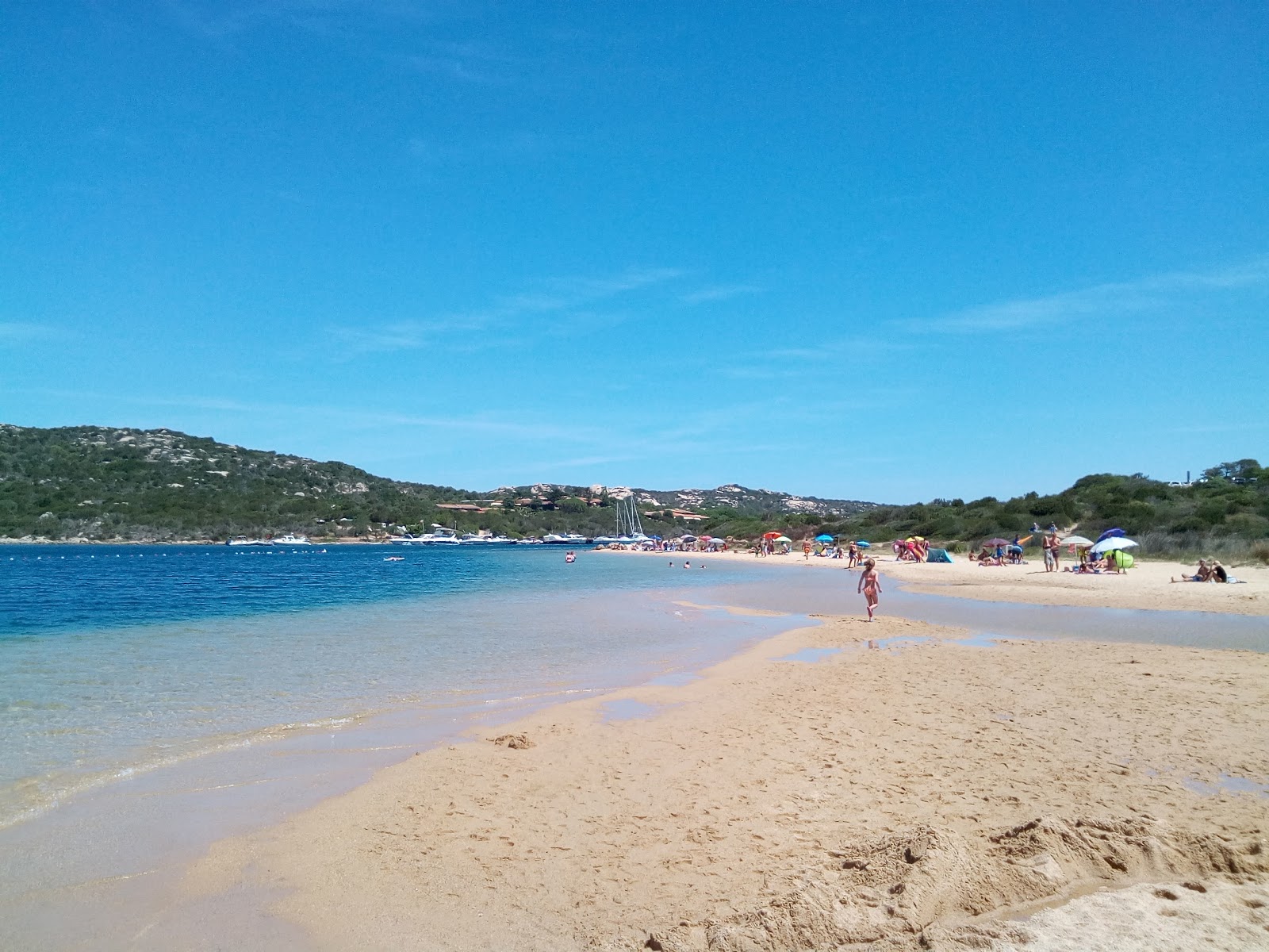 Foto von Spiaggia di Costa Serena mit kleine bucht