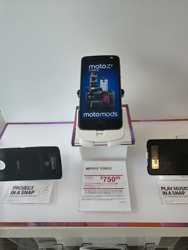 Cell Phone Store «T-Mobile», reviews and photos, 2908 Hamilton St, Hyattsville, MD 20782, USA