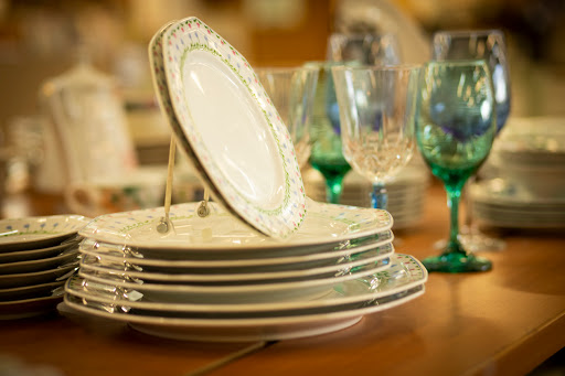 Thrift Store «Snowline Hospice Thrift Store Folsom», reviews and photos, 616 E Bidwell St, Folsom, CA 95630, USA