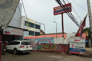 Shop And Drive Cipondoh Baru image